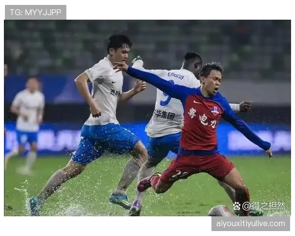 VAR长时间介入引争议,河南队与梅州客家比赛中断近五分钟 VAR长时间介入引争议,河南队与梅州客家比赛中断近五分钟